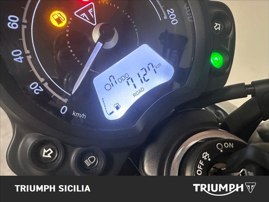 TRIUMPH Speed Twin 900 Stealth Edition Abs