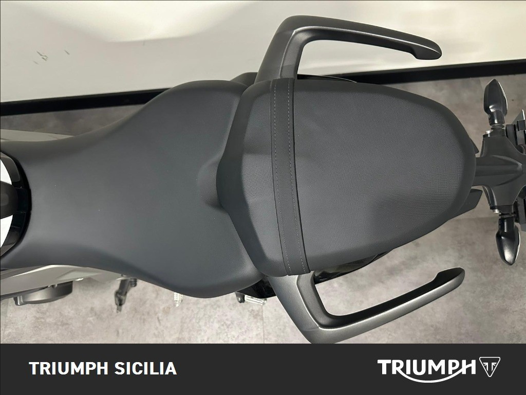 TRIUMPH Daytona 660 Abs