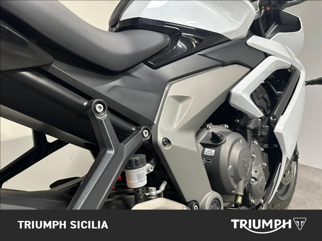 TRIUMPH Daytona 660 Abs