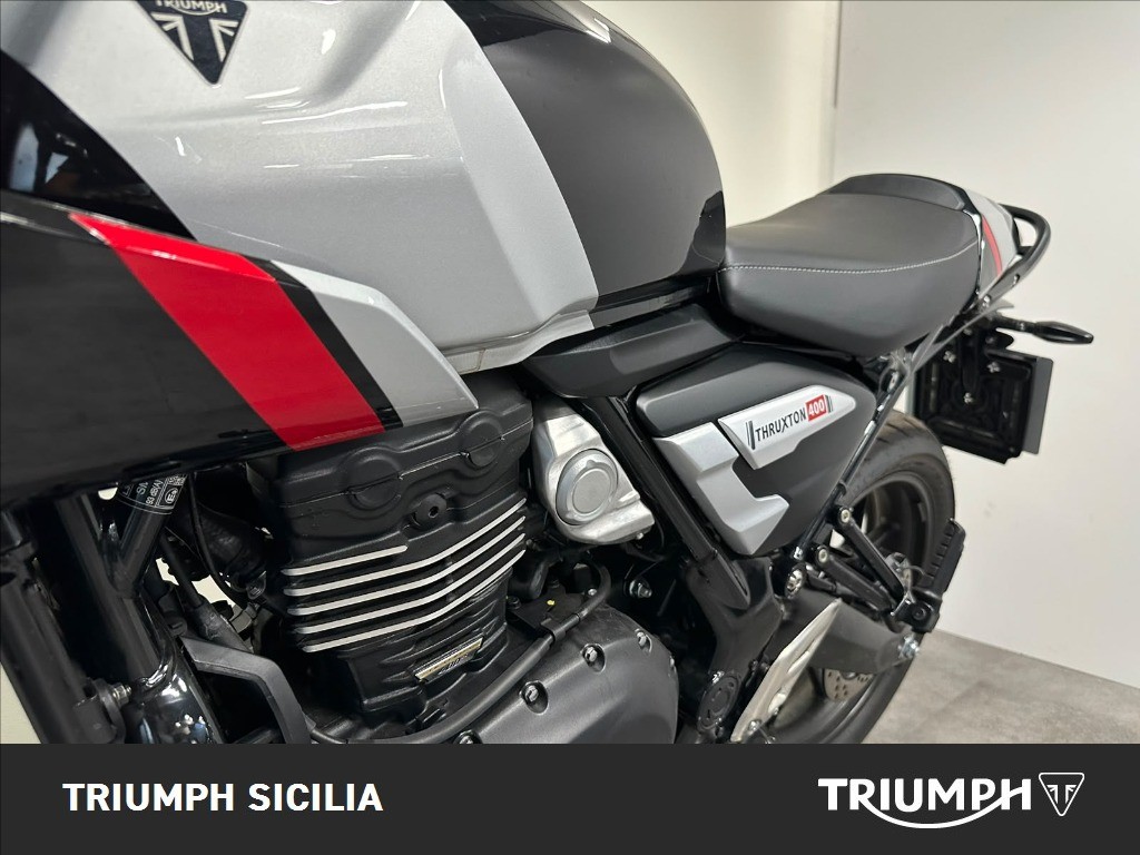 TRIUMPH Thruxton 400 Phantom Black / Aluminium Silver Abs